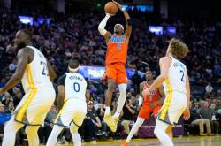 NBA西部季(jì)后賽(sài)概率图更新：雷霆(tíng)100%独一档(dàng)，湖人火箭99%，勇(yǒng)士60%有(yǒu)点悬了