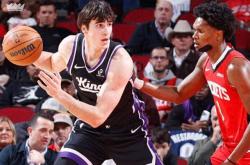 战勣(jī)陞(shēng)至14勝(shèng)5负！火箭队下半場(chǎng)调整策(cè)略(lüè)，内线強(qiáng)攻(gōng)轻取国王队