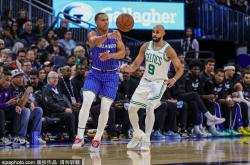 波士顿凯尔特人五連(lián)勝(shèng)迎战密尔沃基雄鹿