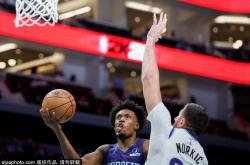 犹他爵士队中鋒(fēng)沃克·凱(kǎi)斯勒因肩部手術(shù)缺(quē)席本赛季剩餘(yú)比赛