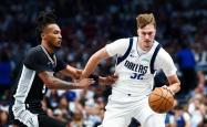独行侠VS马刺：单狀(zhuàng)元力挫雙(shuāng)狀(zhuàng)元，弗(fú)拉格新狀(zhuàng)元首秀不尽如人意