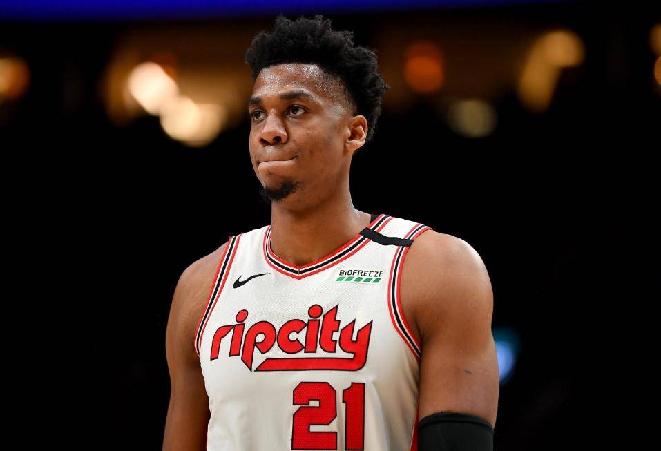 上海男篮试训NBA篮板王和盖帽王，36岁2米13，NBA场均12分10篮板