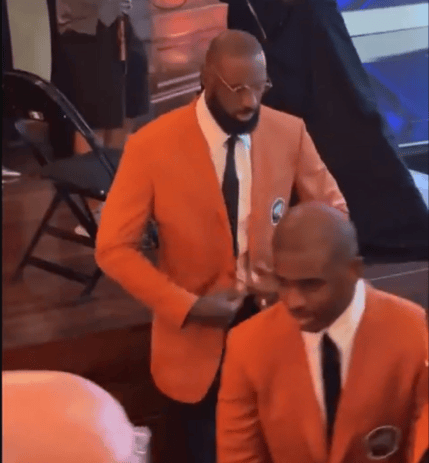 刚刚！詹姆斯提前入选了NBA名人堂！