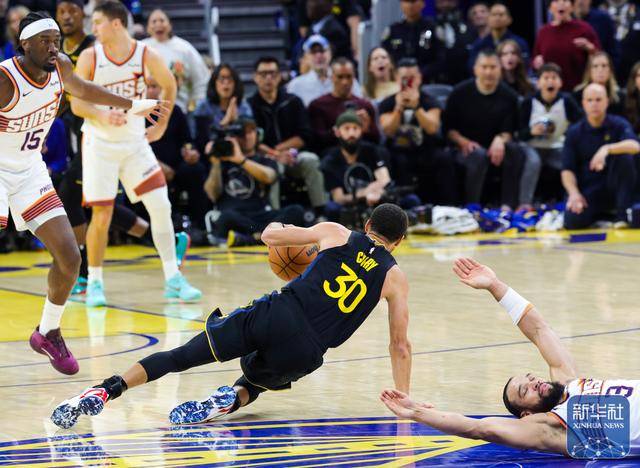 NBA常规赛丨勇士胜太阳