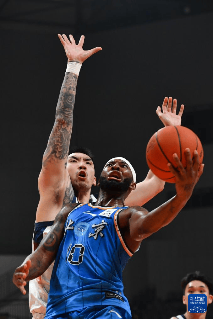 组图：俱乐部杯山东险胜北京 高诗岩命中关键球