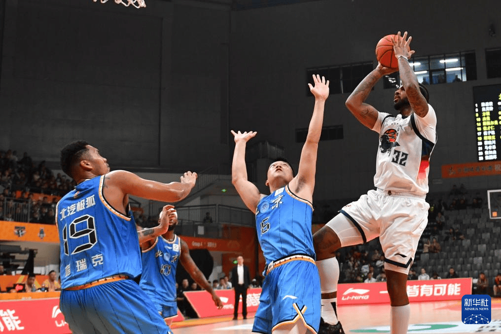 组图：俱乐部杯山东险胜北京 高诗岩命中关键球