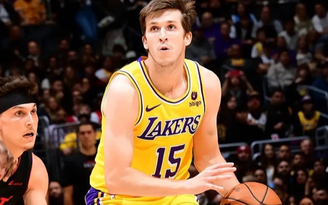 NBA湖人队该给里夫斯顶薪合同吗？