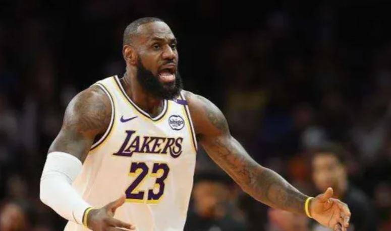 詹姆斯推搡，大骂裁判不会吃到技犯，NBA裁判报告揭双重标准真相