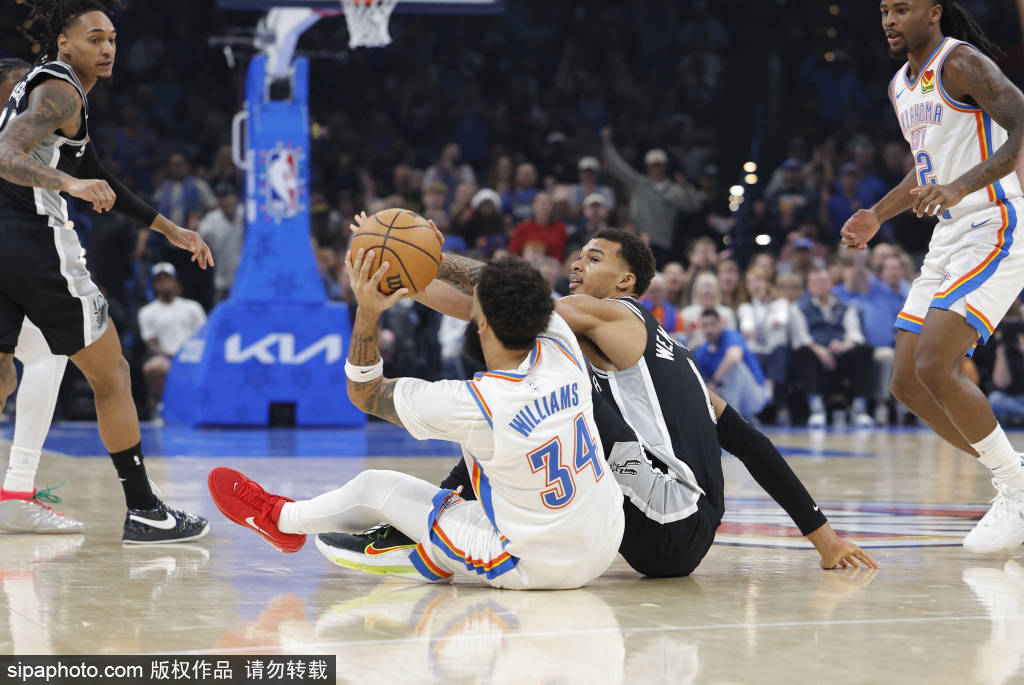 达龙-福克斯因伤缺阵，马刺迎战爵士全队伤病报告解析