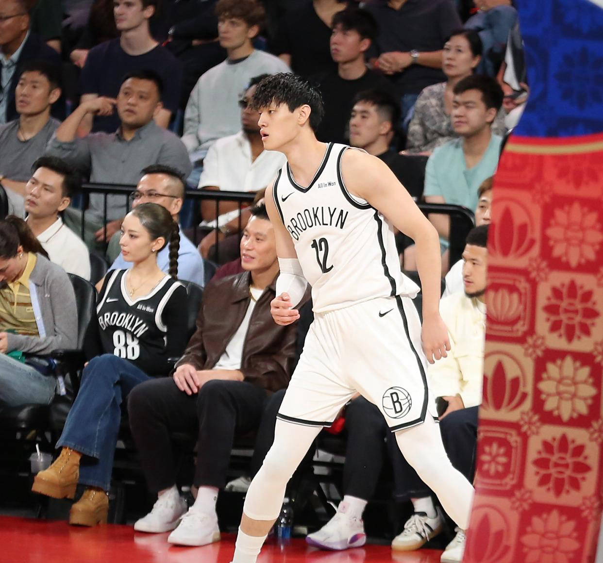 曾凡博NBA夏季联赛首秀暴露问题，学习崔永熙成当务之急