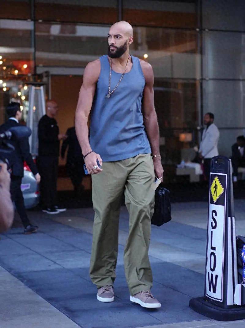 身材什么水平？鲁迪-戈贝尔Ins晒自己的场外照：自律是关键