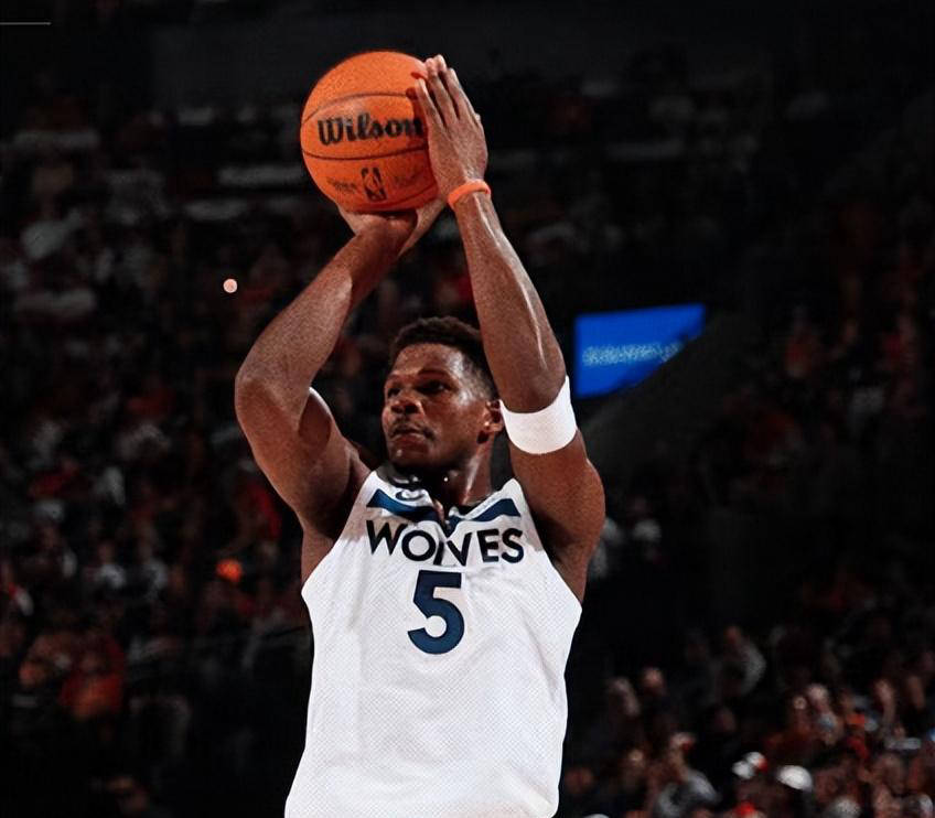 NBA常规赛战况回顾：西部球队比分悬殊