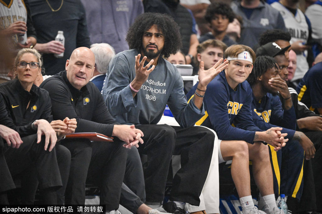 雄鹿中锋迈尔斯·特纳重返印第安纳，遭遇球迷嘘声