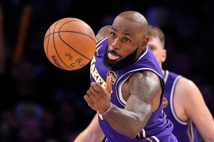 开始退役巡演？NBA官方为詹姆斯定制球衣，退役仪式倒计时